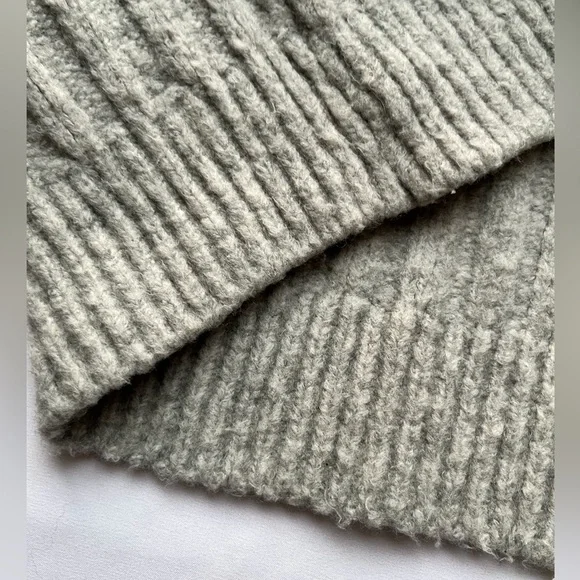 H&M | Grey Ribbed Knit Cropped Sweater - Picture 11 of 16